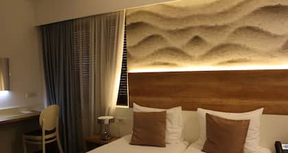 Santiny Hotel & Restaurant