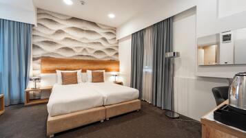 Superior Twin Room - Accessible Room | Minibar, in-room safe, desk, laptop workspace