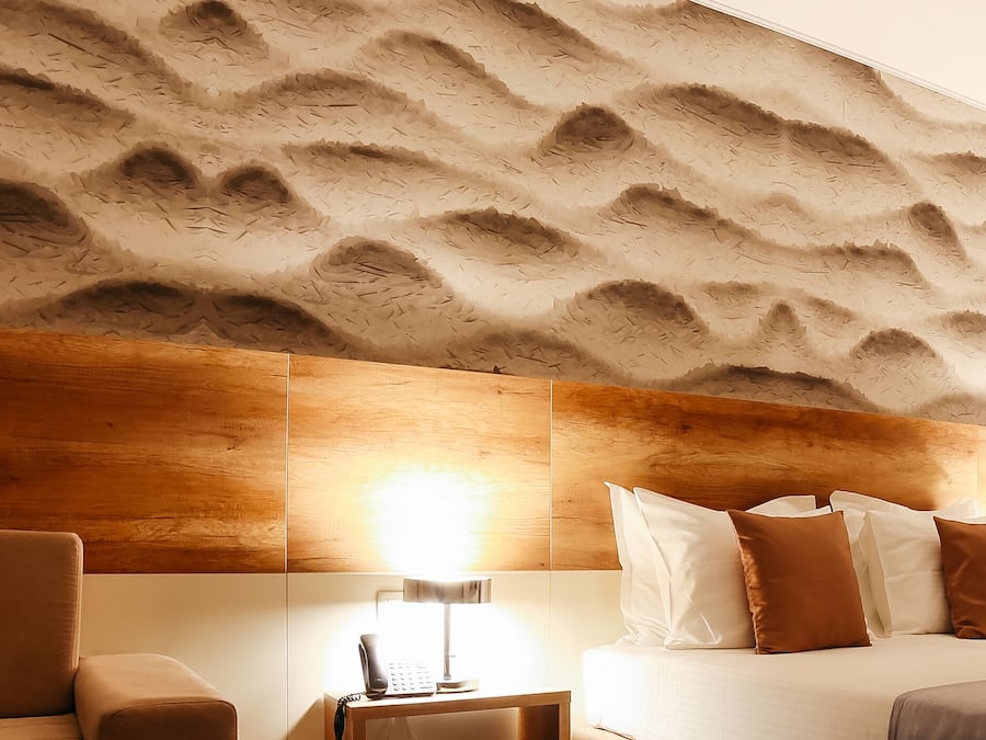 Deluxe Twin Room | Minibar, in-room safe, desk, laptop workspace