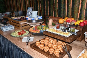 包含每日自助早餐