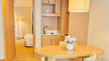 Minibar, in-room safe, desk, iron/ironing board