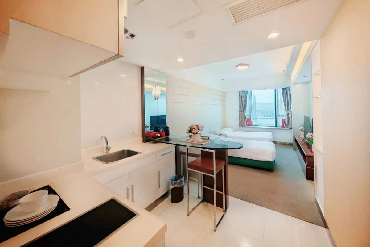 Minibar, in-room safe, desk, iron/ironing board