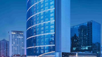 Voorkant accommodatie - avond/nacht