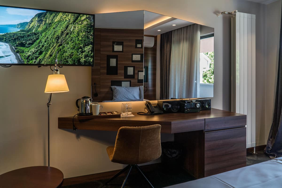 minibar, in-room safe, desk, soundproofing