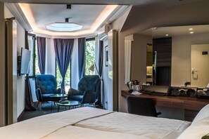 Minibar, coffres-forts dans les chambres, bureau, chambres insonorisées