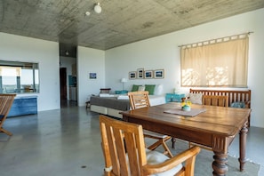 Estúdio premium, vista para o mar | Cortinas blackout, quartos à prova de som, berços grátis