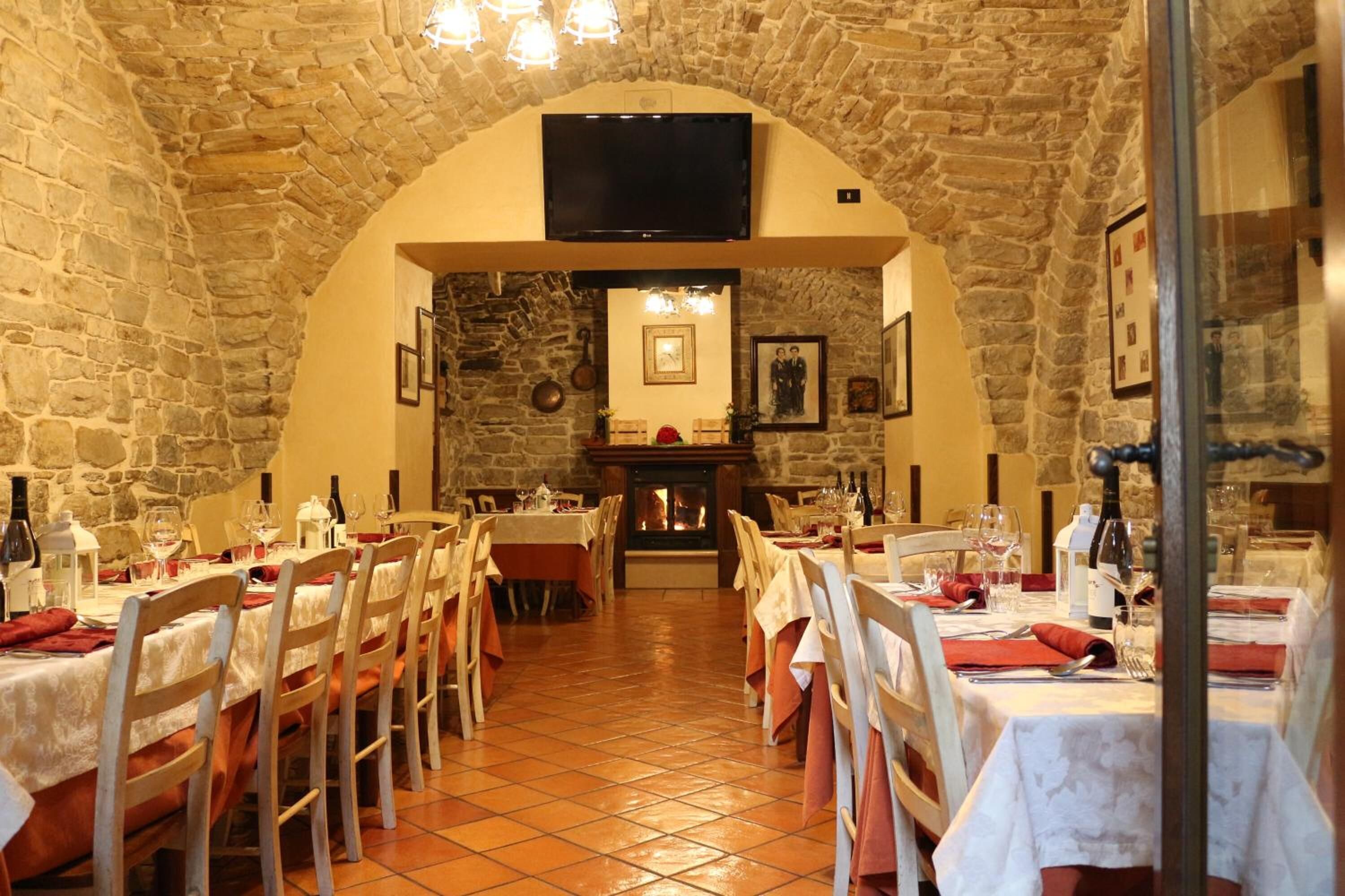 Lunch and dinner served, local cuisine