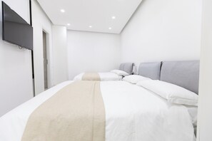 Ropa de cama de alta calidad y minibar 