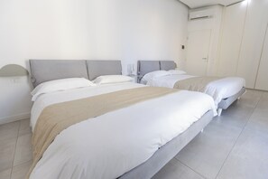 Room - White 1903 (Forio)