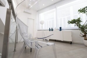 Interior detail - White 1903 (Forio)