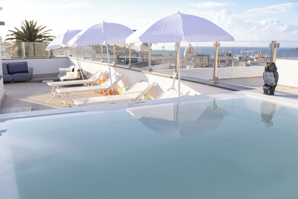 Seasonal outdoor pool - White 1903 (Forio)