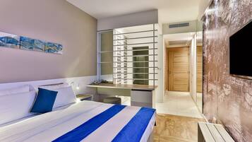 Kahden hengen huone (yksi tai kaksi sänkyä), vuoristonäköala | Allergiatestatut vuodevaatteet, minibaari, tallelokero huoneessa