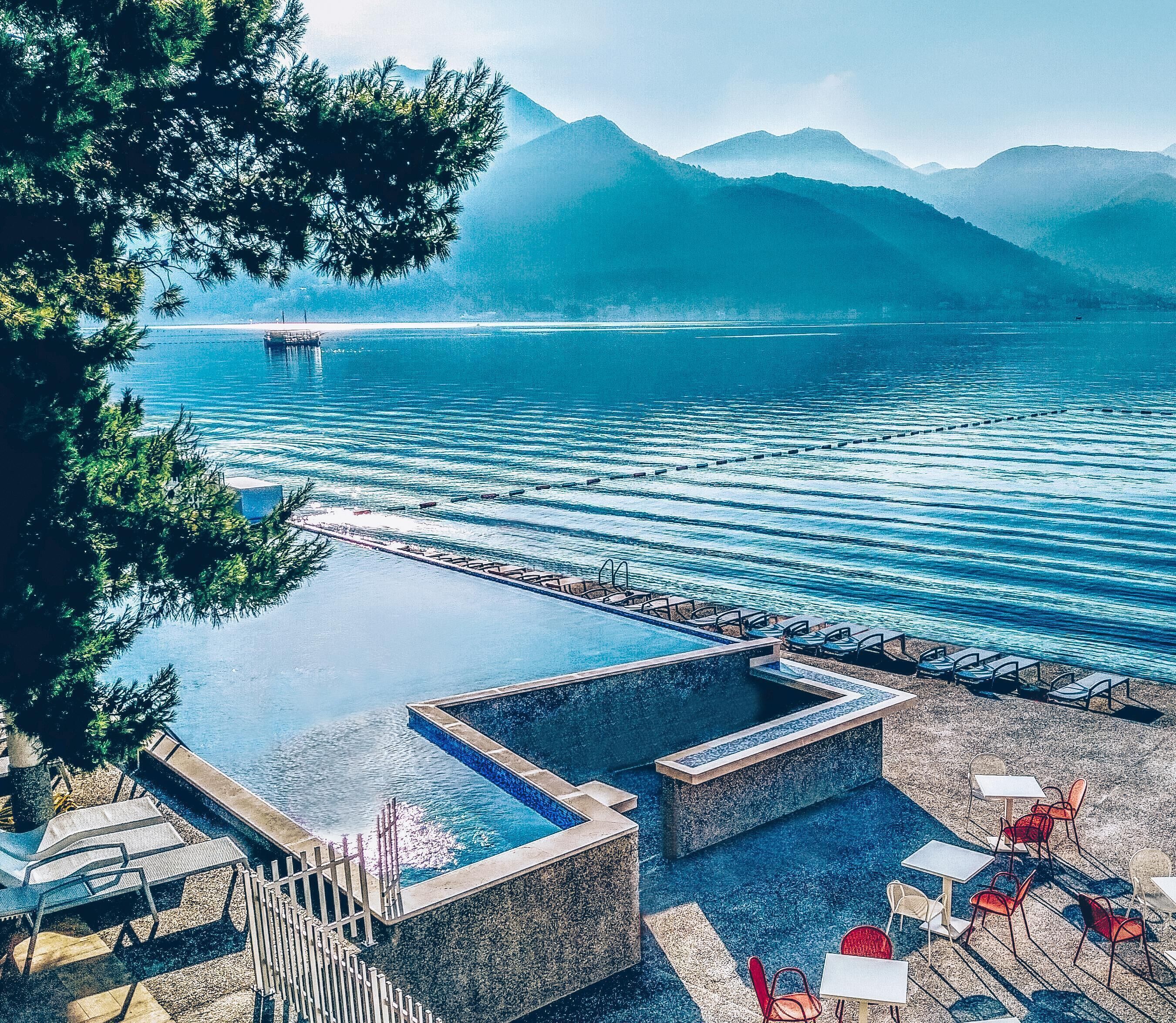 Indoor pool, seasonal outdoor pool, pool loungers