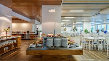 Breakfast, lunch, dinner served; local and international cuisine