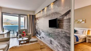 Hypo-allergenic bedding, minibar, in-room safe, laptop workspace