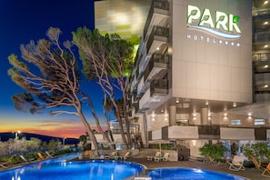 Front of property – evening/night - Carine Hotel Park (Bijela)