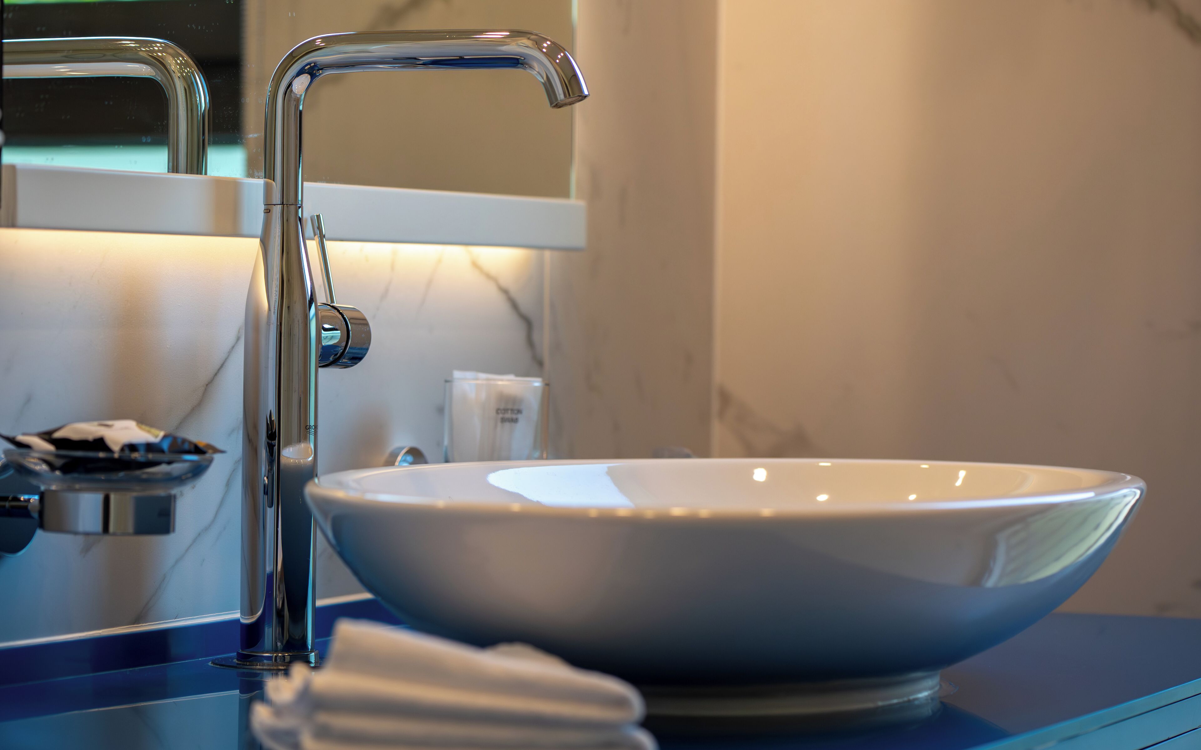 superior double or twin room, balcony, park view | bathroom | free toiletries, hair dryer, bathrobes, slippers