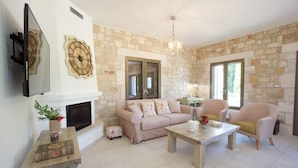 Villa Deluxe (Harry) | Salle de séjour | Téléviseur à écran plat, foyer, lecteur de DVD