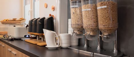 Frukostbuffé varje dag (EUR 14 per person)