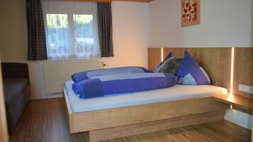 Apartamento, 2 quartos | 1 quarto, escrivaninha, berços (sobretaxa), Wi-Fi de cortesia