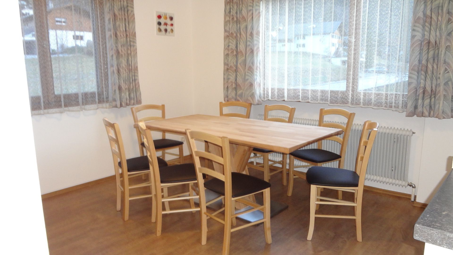 Makan di kamar