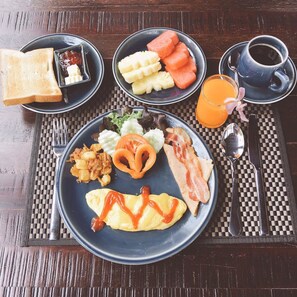 Tägliches englisches Frühstück (200 THB pro Person)