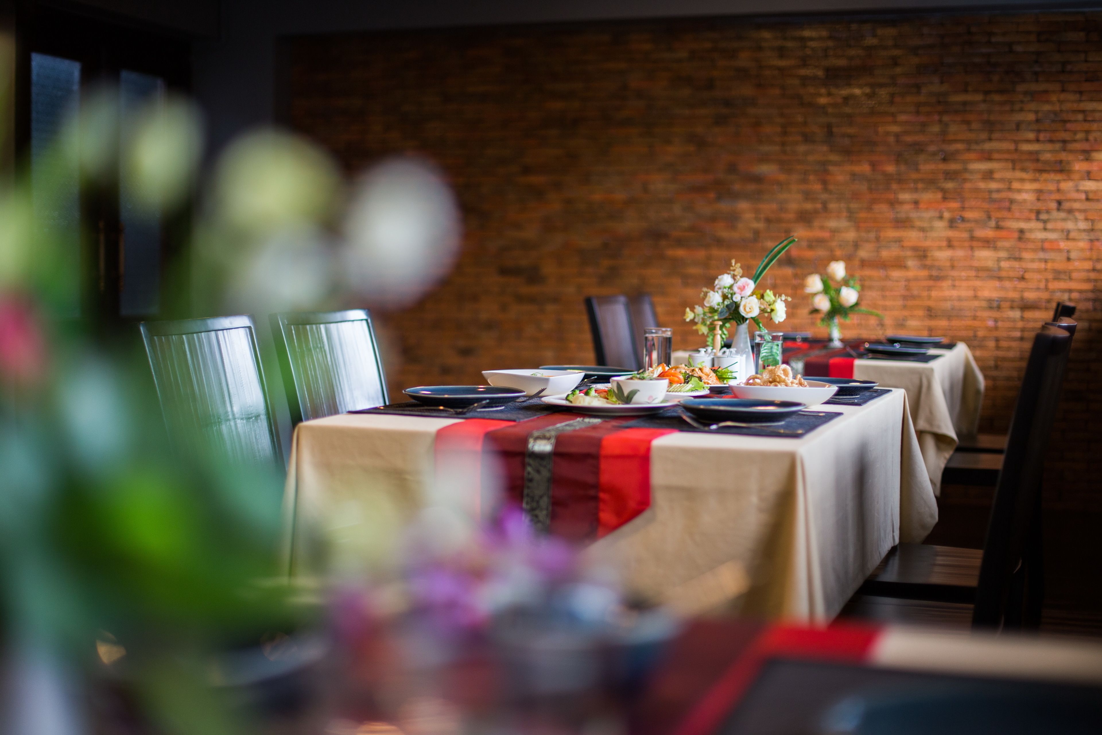 breakfast, lunch, dinner served; thai cuisine