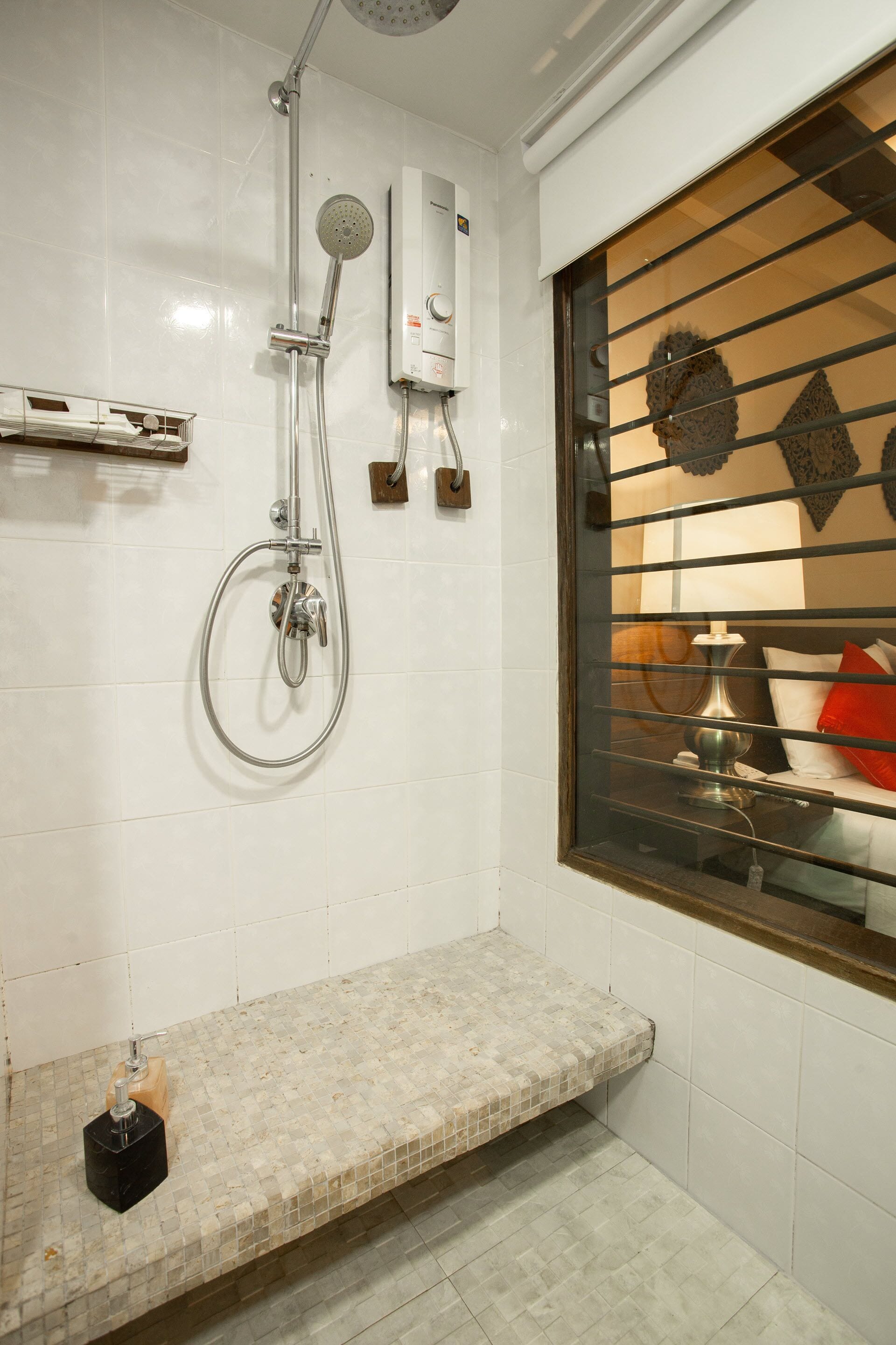 suite (king) | bathroom | shower, free toiletries, hair dryer, slippers