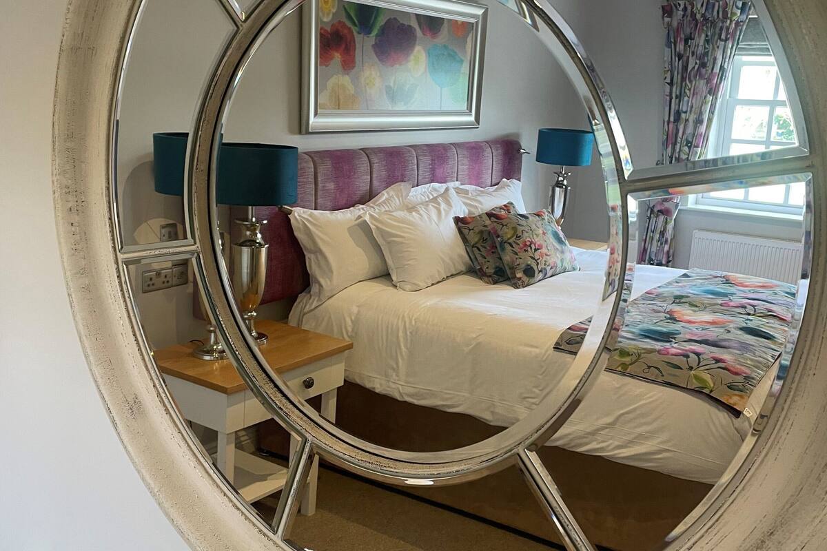 superior double room | 1 bedroom, desk, iron/ironing board, free wifi