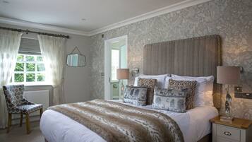 Executive Double Room | Desk, iron/ironing board, free WiFi, bed sheets