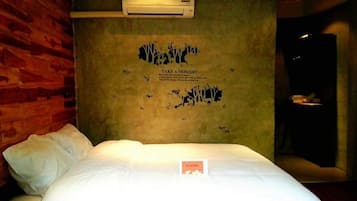 Superior Double Room | Bathroom shower