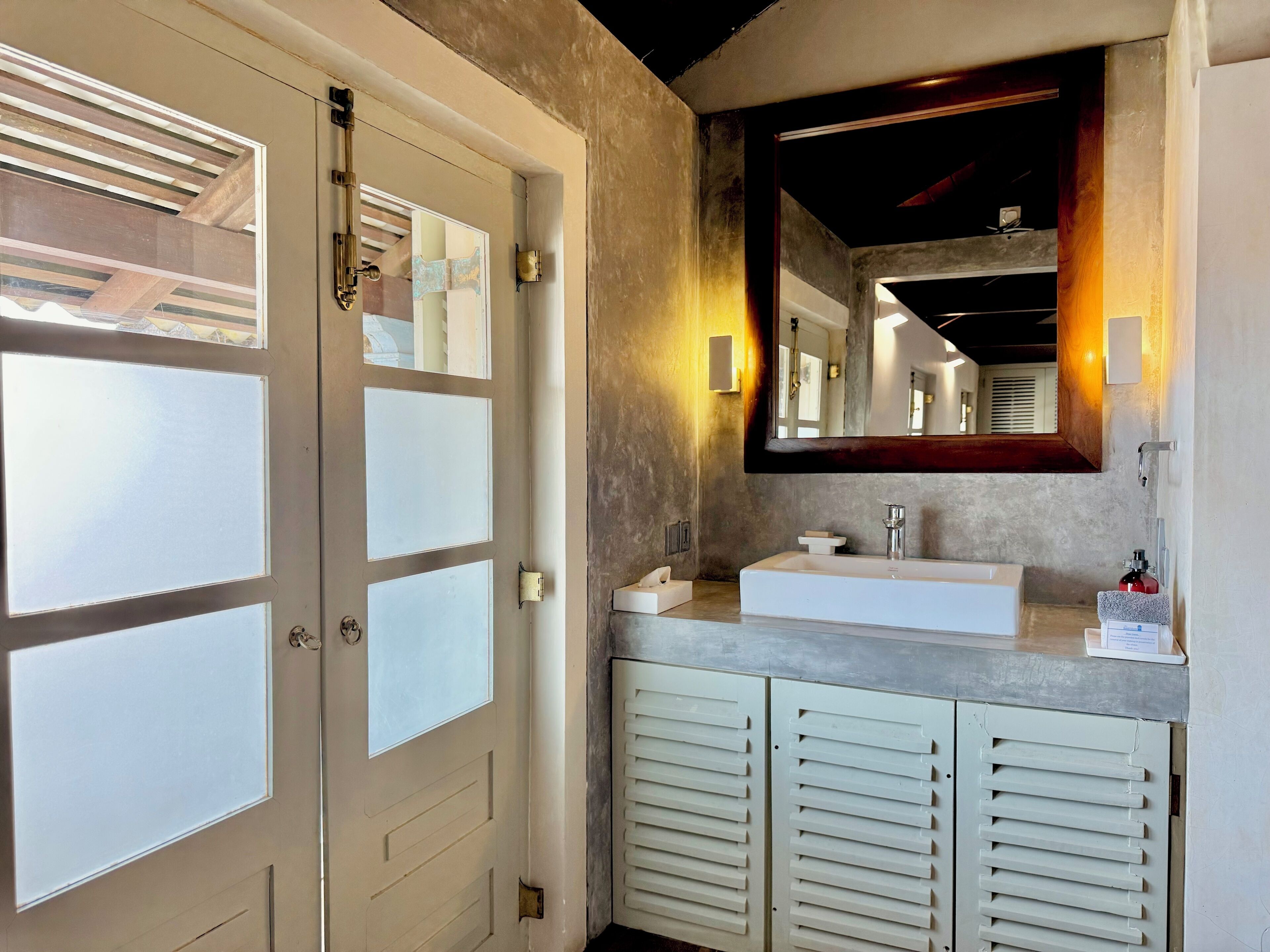 exclusive double room, sea view, oceanfront | bathroom | shower, rainfall showerhead, free toiletries, hair dryer