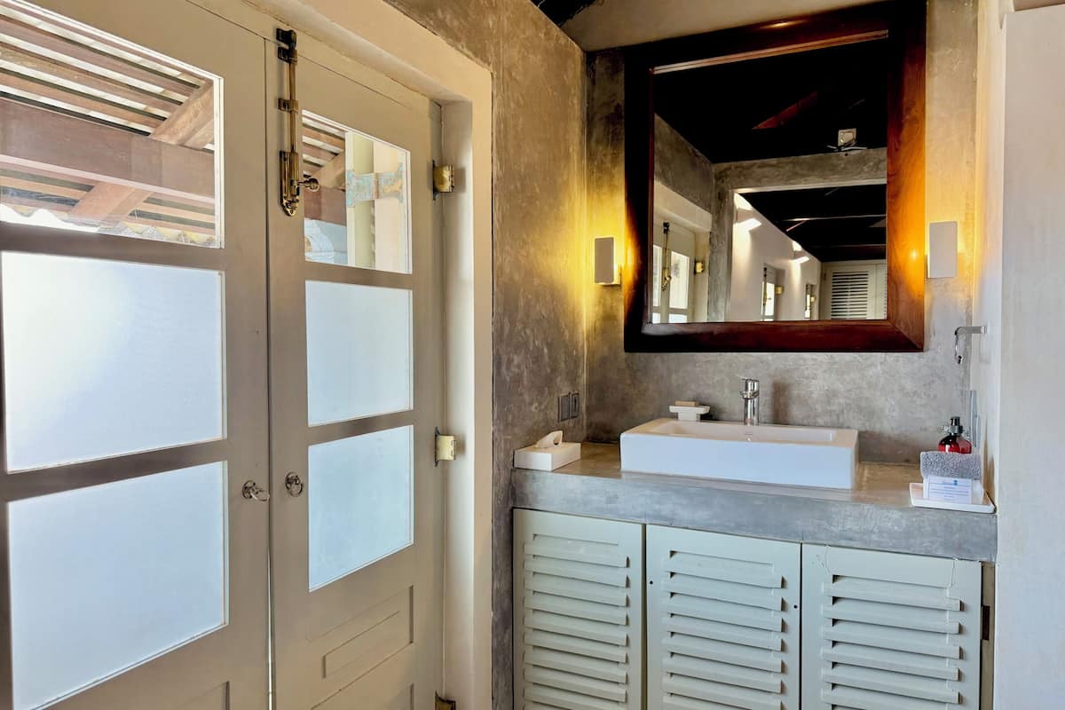 exclusive double room, sea view, oceanfront | bathroom | shower, rainfall showerhead, free toiletries, hair dryer