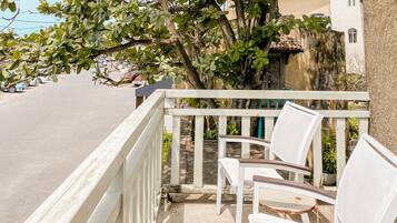 Familie suite, 1 slaapkamer, uitzicht op zee, aan zee | Balkon