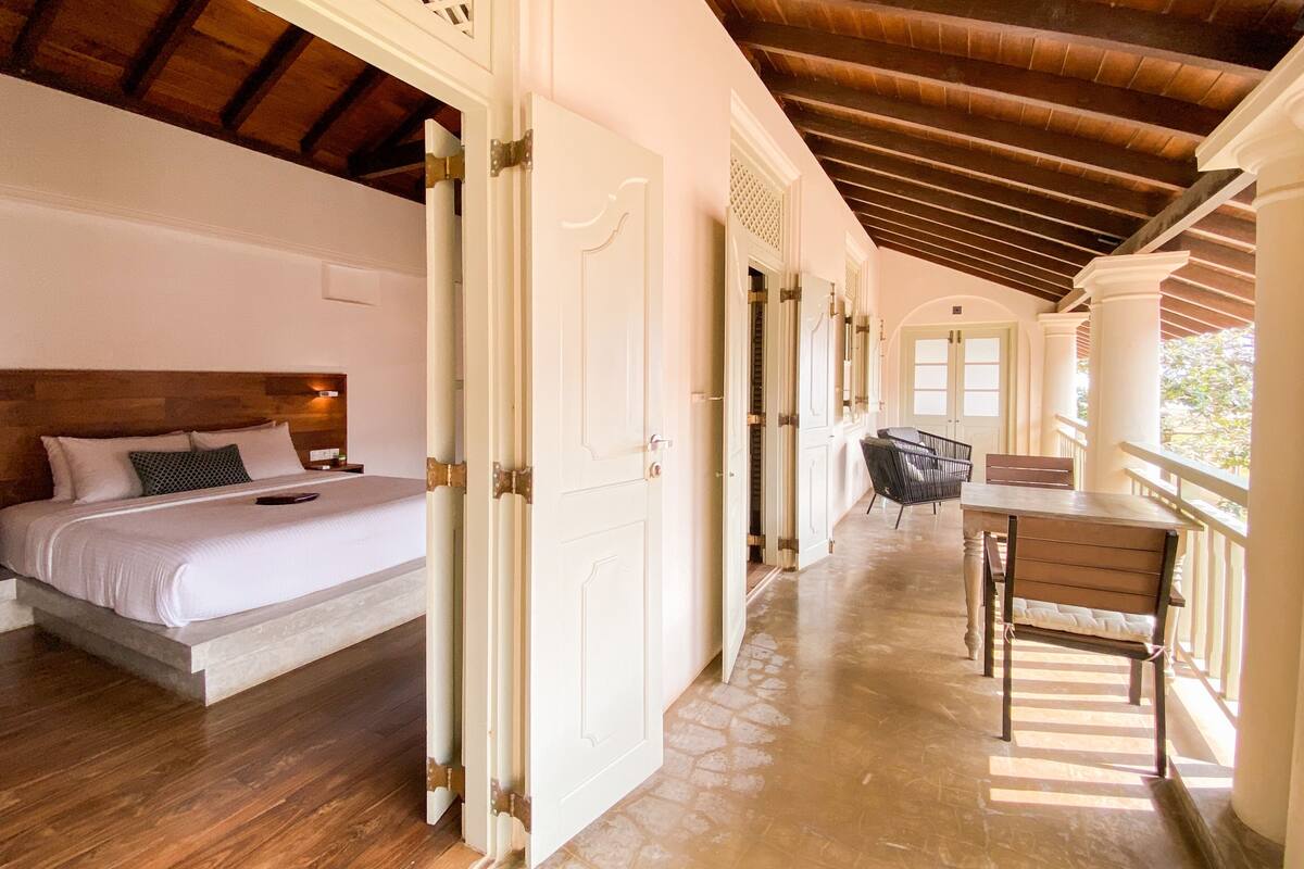 superior double room, partial ocean view, oceanfront | balcony