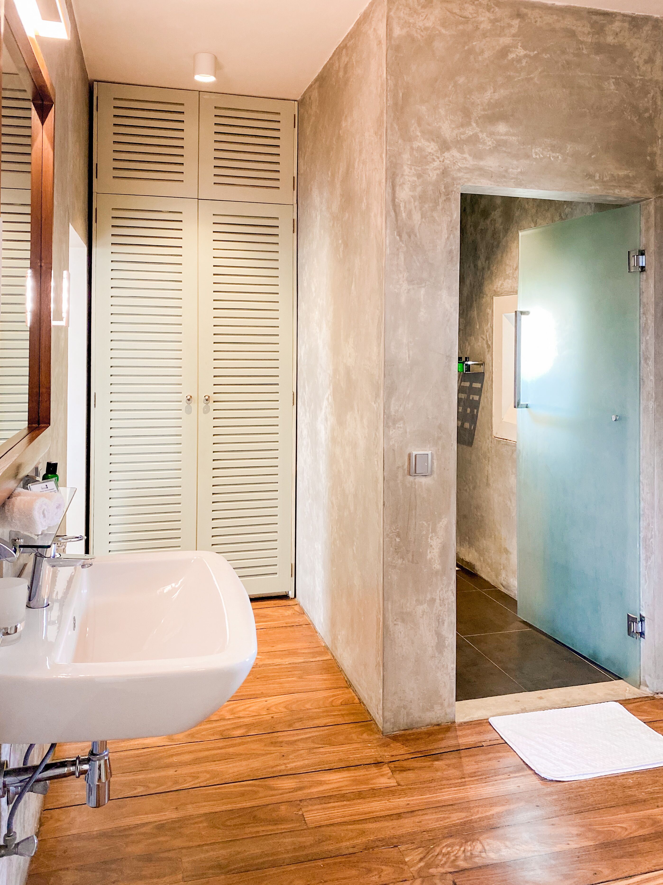 family suite, 1 bedroom, ocean view, oceanfront | bathroom | shower, rainfall showerhead, free toiletries, hair dryer