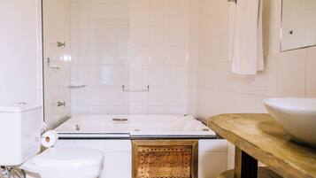 Quarto família | Banheiro | Chuveiro, toalhas de banho