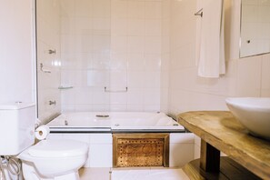 Familienzimmer | Badezimmer | Dusche, Handtücher