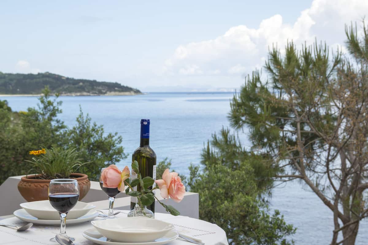 Studio (Thalassa B) | 1 bedroom, individually decorated, soundproofing, free WiFi