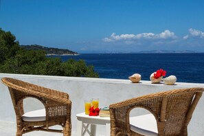 Deluxe Studio Suite (Thalassa A) | Balcony - Paxos Sunrise Villas (Paxos)