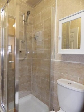 Familienzimmer, Nichtraucher, Kochnische | Badezimmer