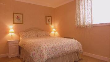 Double Room, Non Smoking, Kitchenette | Premium bedding, desk, iron/ironing board, free WiFi
