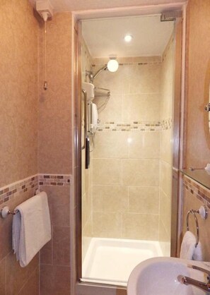 Double Room, Non Smoking, Kitchenette | Bathroom - The Central Guest House (Kelso)