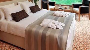 Free minibar items, in-room safe, desk, soundproofing