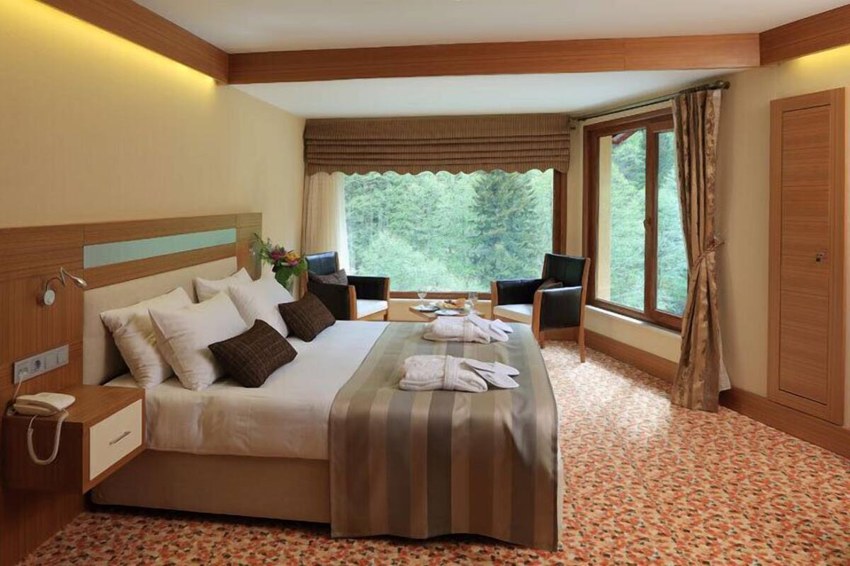 Honeymoon Suite