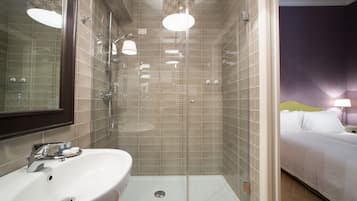 Ducha, artĂculos de tocador gratuitos, secador de pelo, bidet