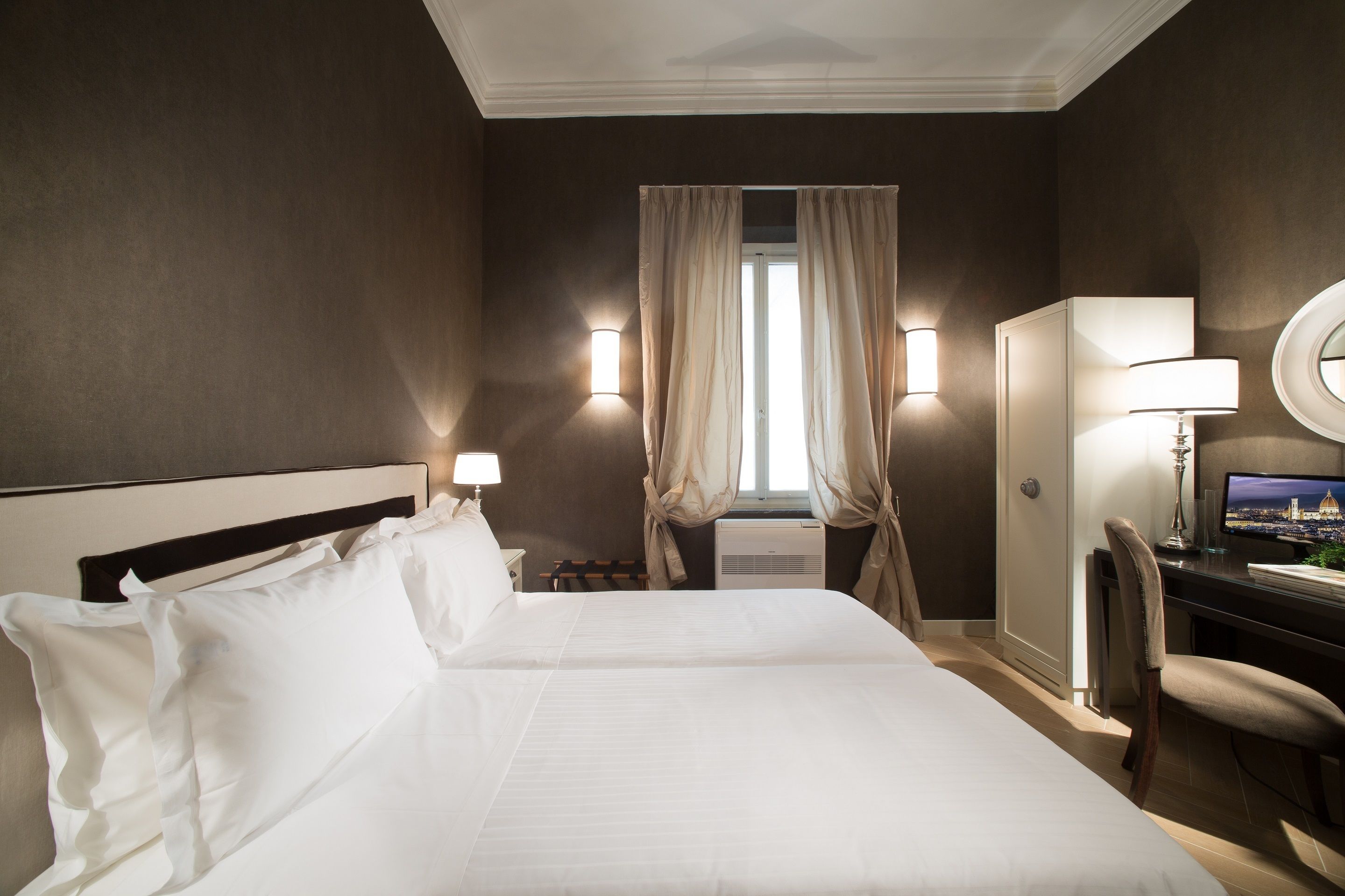 Hochwertige Bettwaren, Daunenbettdecken, Minibar, Zimmersafe