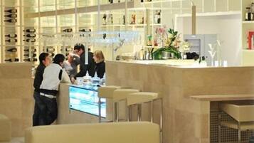 Aperto a colazione e per l'happy hour