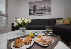 Casa, 4 habitaciones | Servicio de habitaciones - Comidas