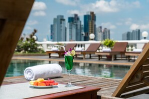 Poolside bar - Niran Grand Hotel (Bangkok)